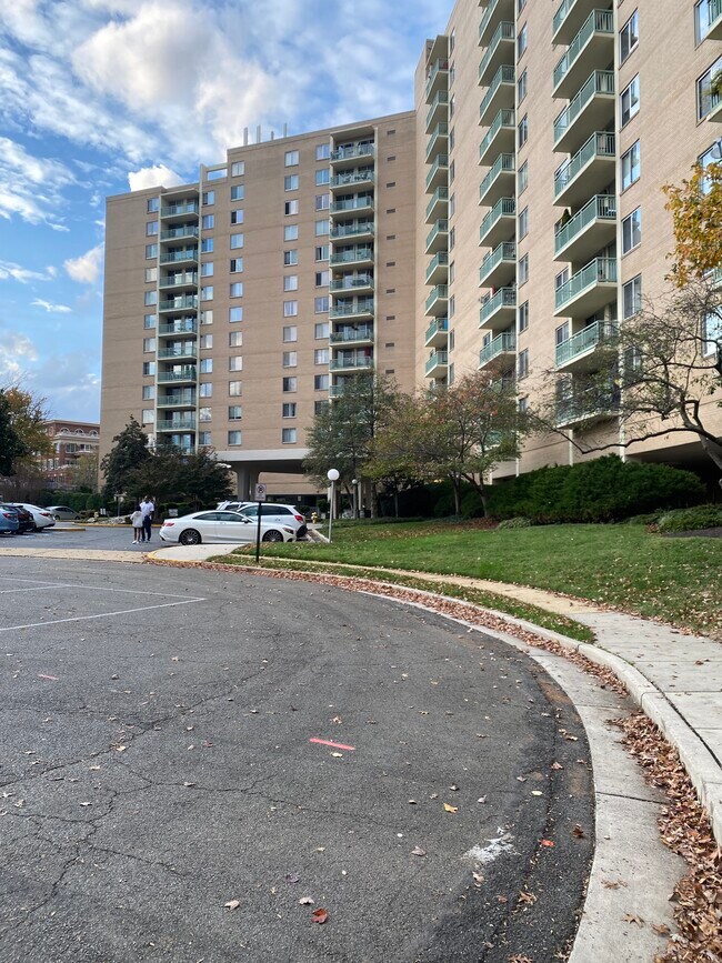 Building Photo - 501 Slaters Ln
