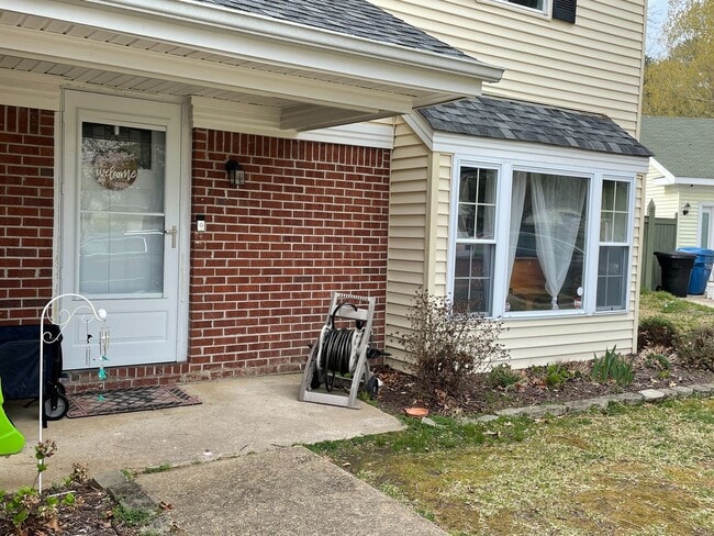 Building Photo - 4 bedroom home in the Landstown area of Vi...