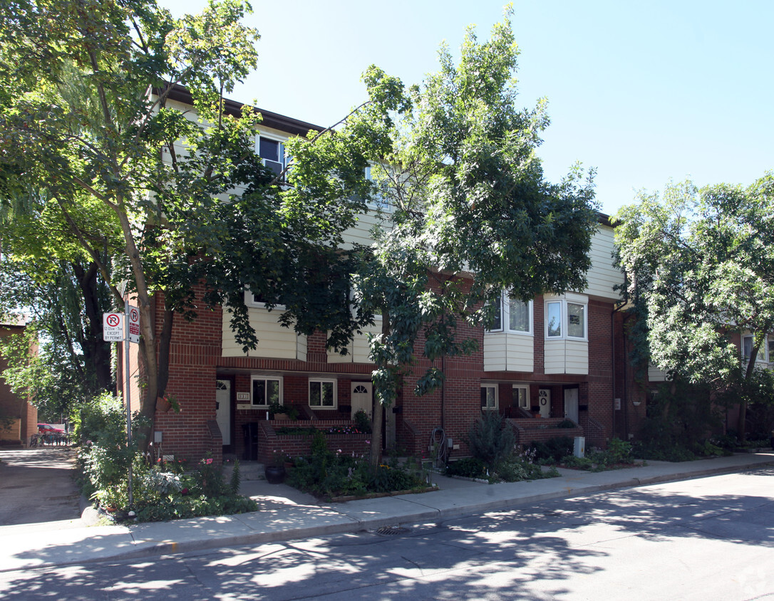 Primary Photo - 317-329 Melita Cres