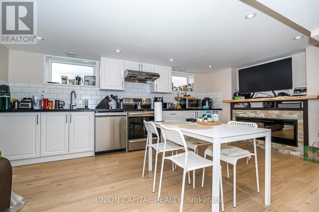 Building Photo - 40 Peveril Hill N