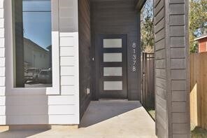 Foto del edificio - 8137 Cabot St