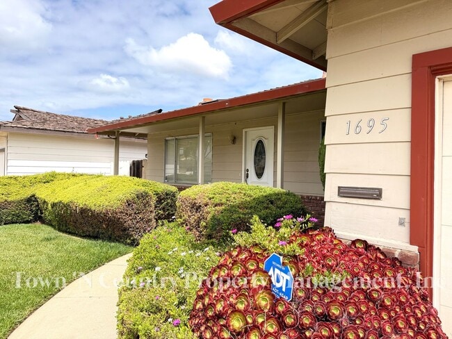 Foto del edificio - Nice 3 Bedroom, 2 Bath Located in North Salinas!