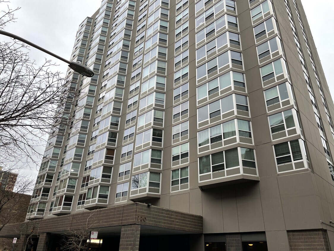 Foto principal - 720 W Gordon Terrace