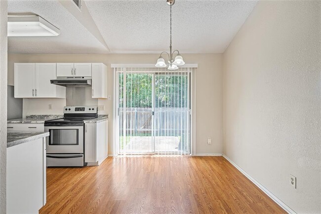 Building Photo - 1015 E Yager Ln