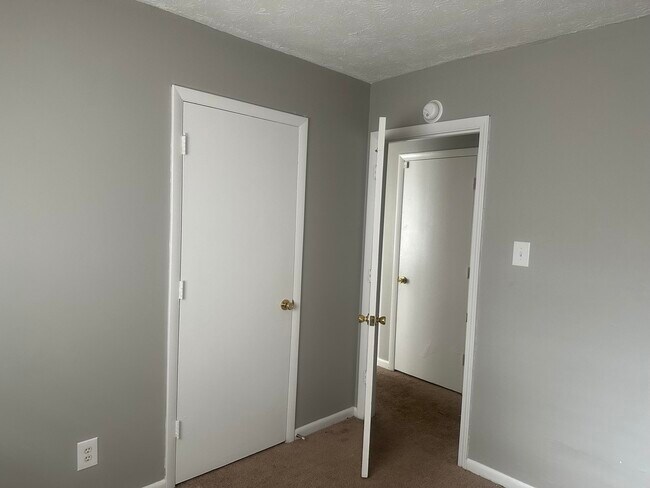 Building Photo - 369 Mulberry Dr