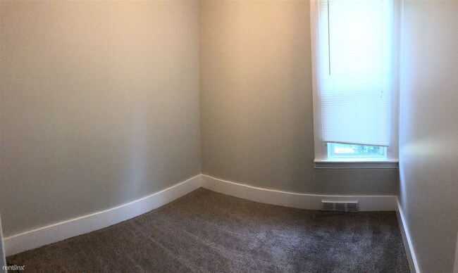 Building Photo - 2 br, 1 bath  - 939 Tamarack Ave NW # 1