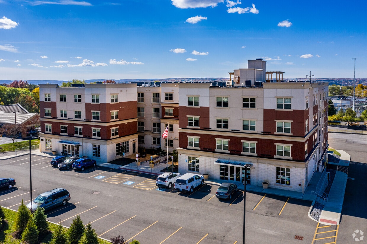 60 Secure Luxury Apartments - Cayuga View Luxury Living