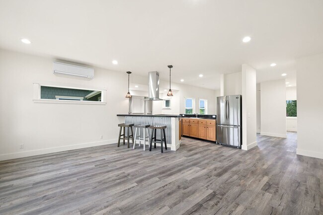 Building Photo - Welcome to your dream home in HappyValley/...