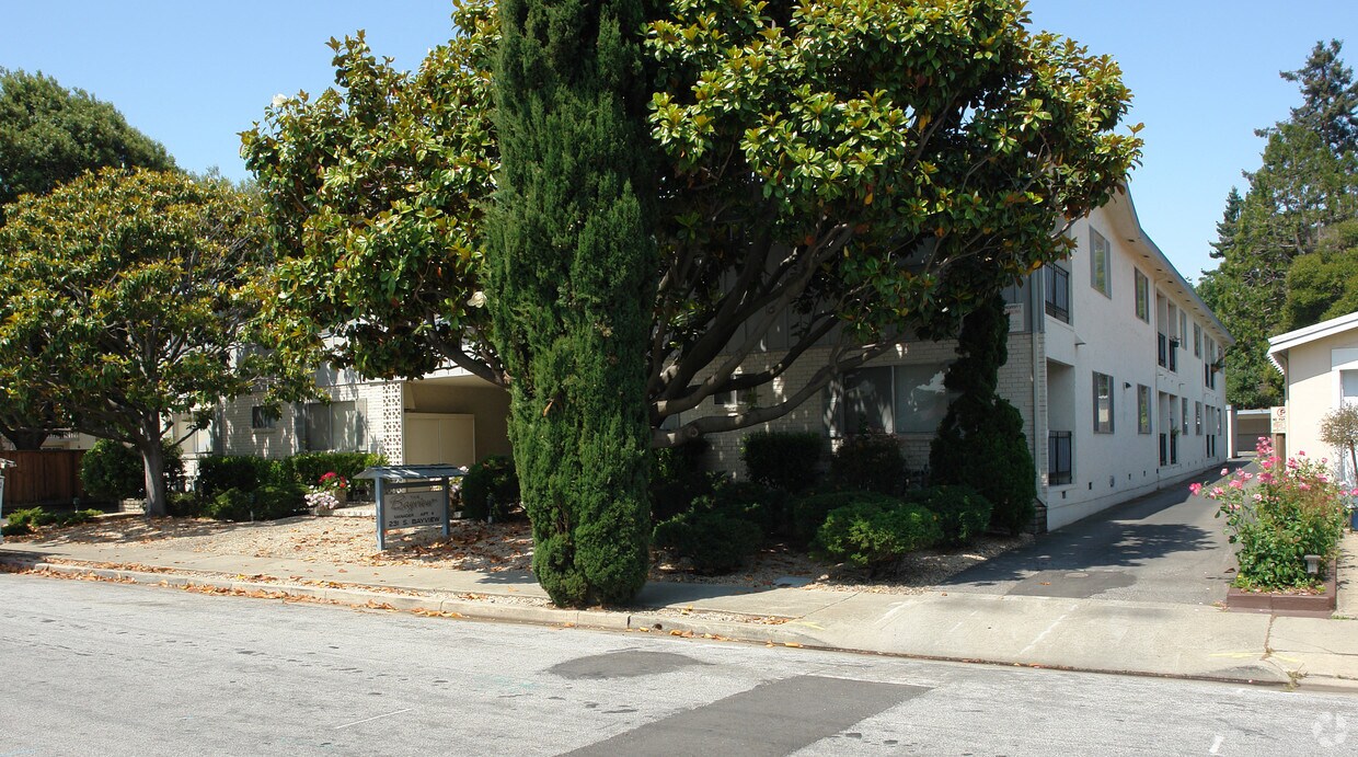 Building Photo - Bayview Apartments