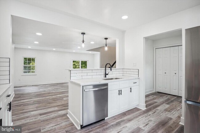 Foto del edificio - 8648 Watershed Ct