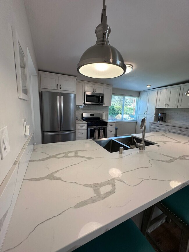Building Photo - Open Floor Plan in this Stunning 3 bedroom 2 bath home in Imperial Beach!