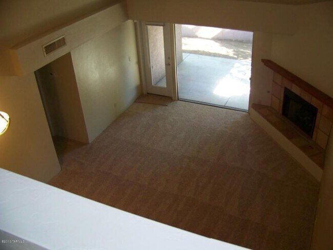 Foto del edificio - 3 Bed. 2 Bath Contemporary Home, Convenien...