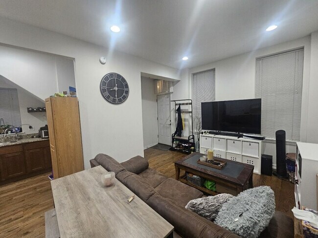 Foto del edificio - 1644 N Hermitage Ave