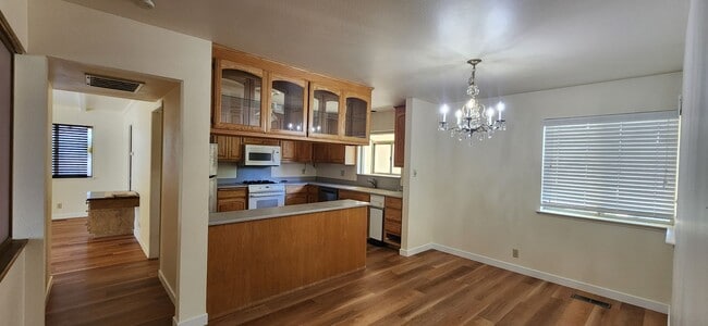 Building Photo - Beautiful 4 Bedroom Home in Greenhaven