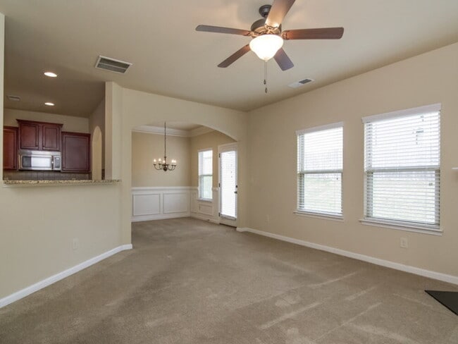 Foto del edificio - 2345 Morgan Farm Dr