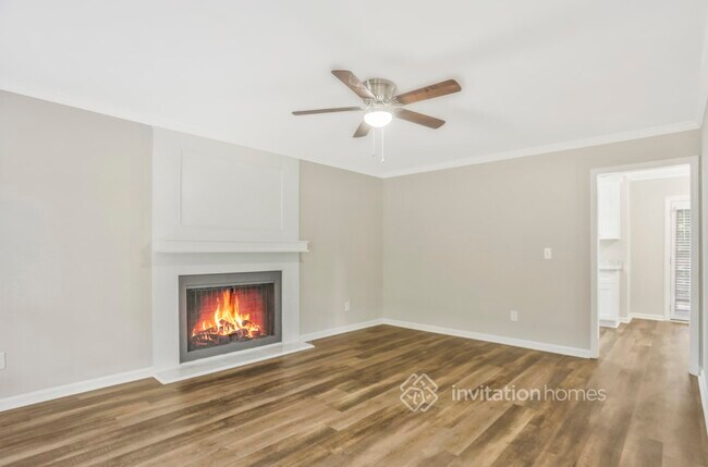Building Photo - 3868 Shady Dr NW