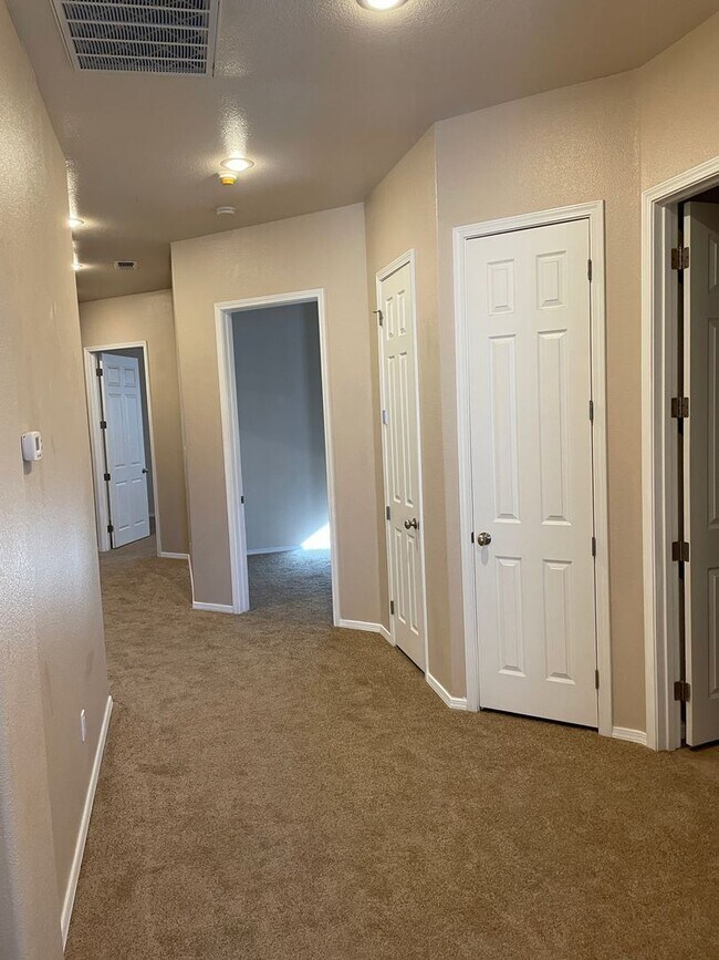 Foto del edificio - 3 br, 2 bath House - 7 EC Tucker Court (401)