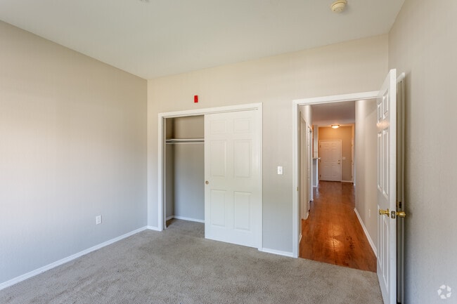 2BR, 1BA - Cottonwood - North Creek Apartments