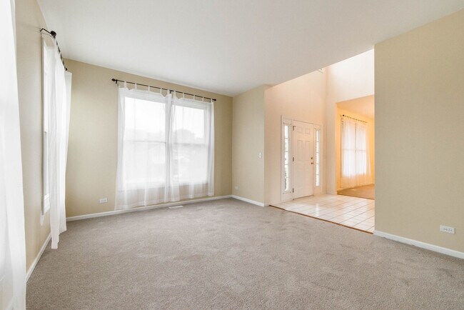 Building Photo - 1435 Falcon Ln