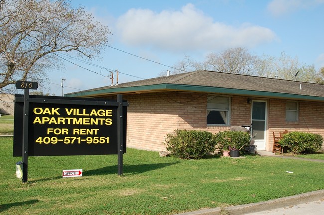 Primary Photo - Oak Village Apartments