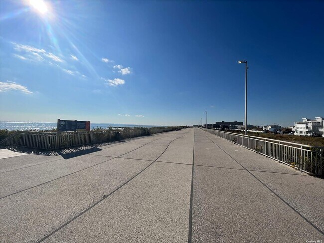 Building Photo - 6918 Beach Front Rd