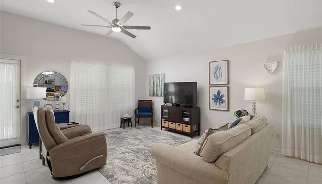 Foto del edificio - Family Ready Elegant Home in Mission!
