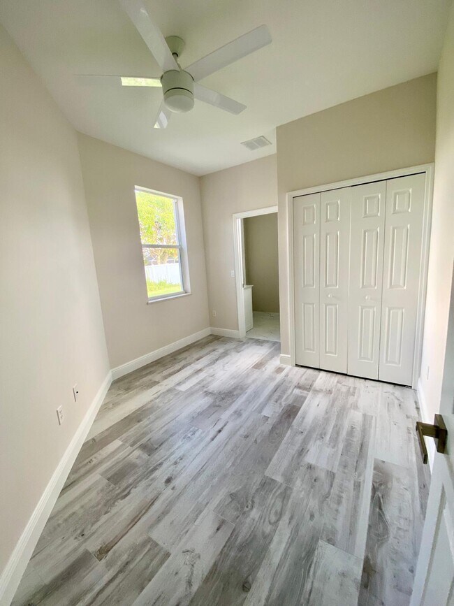 Foto del edificio - 5804 N Dooley Cir