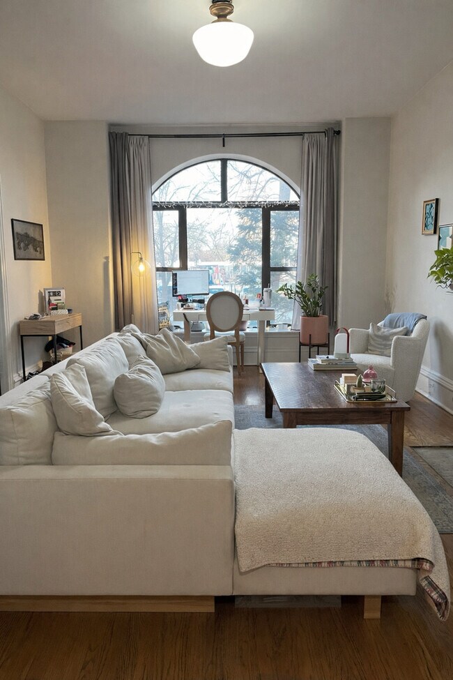 Foto del edificio - 2035 W Evergreen Ave