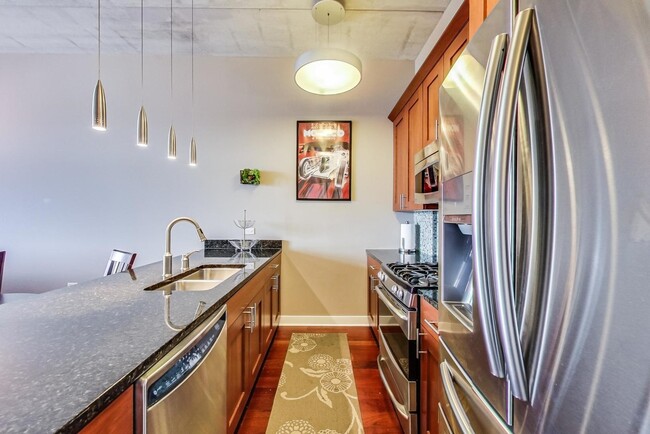 Foto del edificio - 3245 N Ashland Ave
