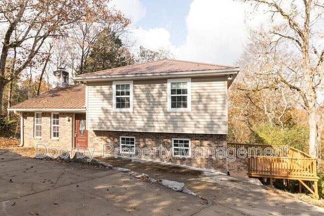 Building Photo - 6619 Fairview Rd