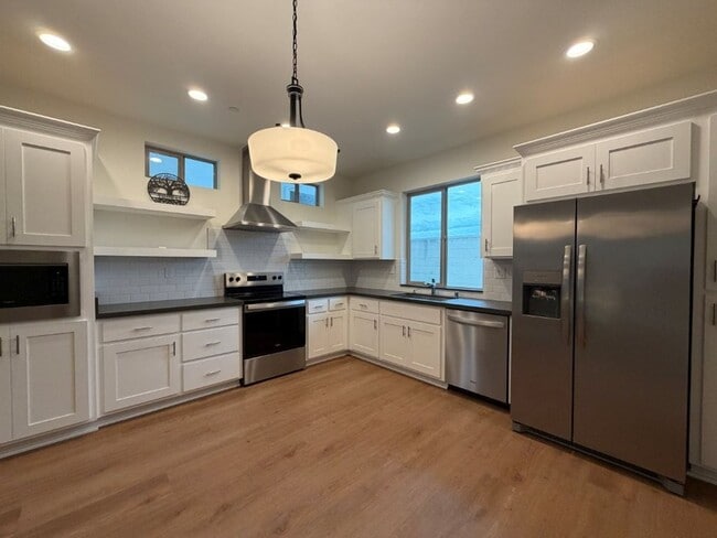 Foto del edificio - Loft home in downtown Woodland with SOLAR!!