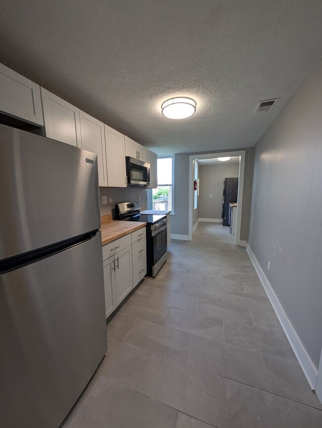 Photo - 1402 W Sycamore St Apartment