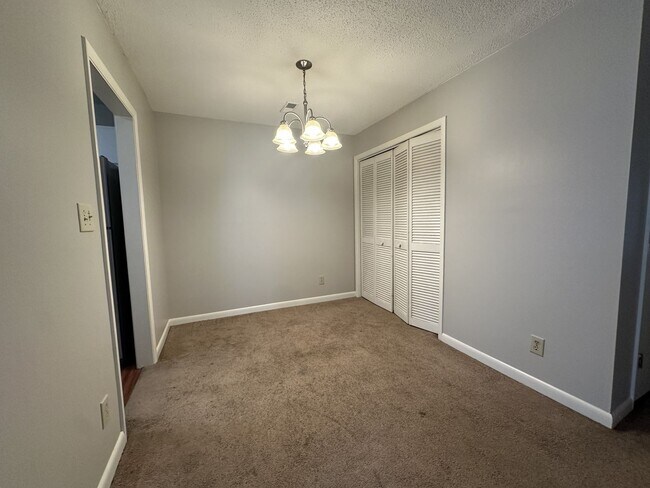 Foto del edificio - Sweetbriar Condos in North Raleigh - 2 bed...