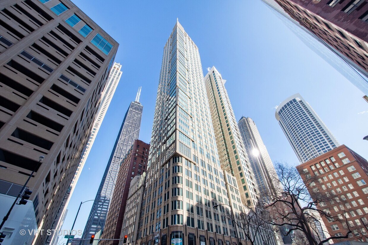 Foto principal - 57 E Delaware Pl