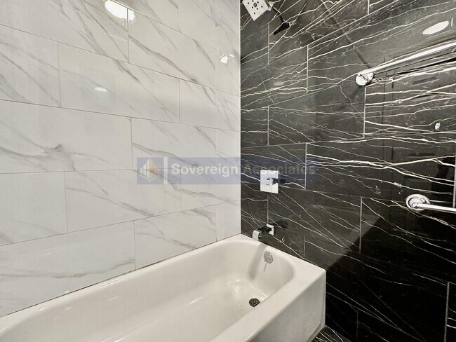 Foto del edificio - 184 Nagle Avenue