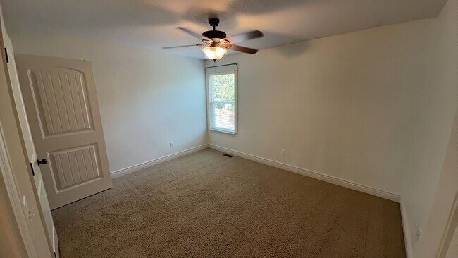 Building Photo - 4807 Manhasset Dr