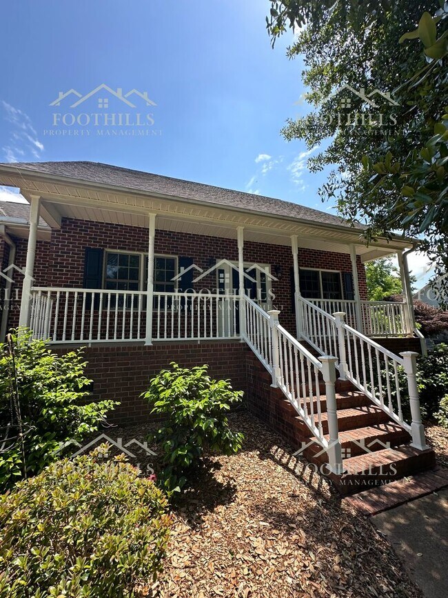 Foto del edificio - Stylish and Spacious 4-Bed Home with Scree...