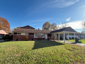 Building Photo - 2723 Hillview Dr