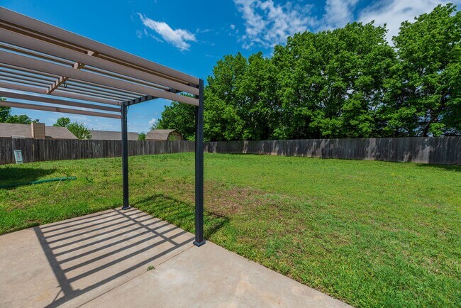 Building Photo - Beautiful 4 Bed 3 Bath In Prestigious Derb...