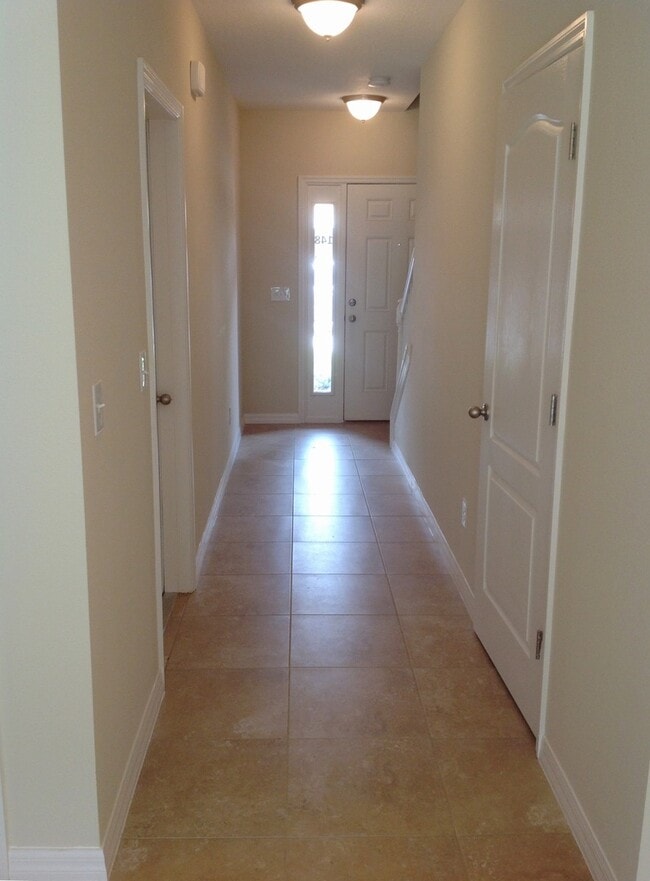 Building Photo - 3/2.5 Two-Story Townhouse with 1 Car Garage in Gated Community- Longwood!