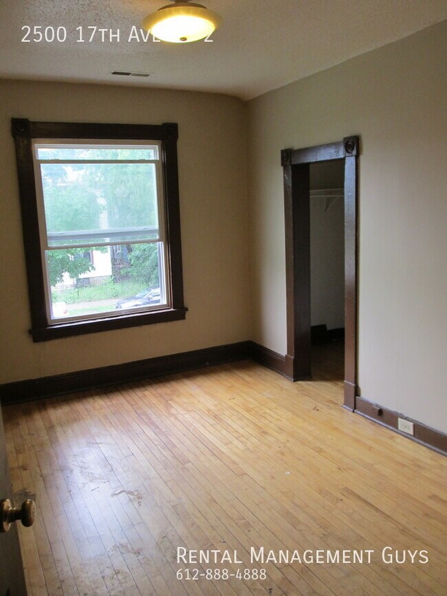 Building Photo - 3 Bedroom Upper Level Duplex!