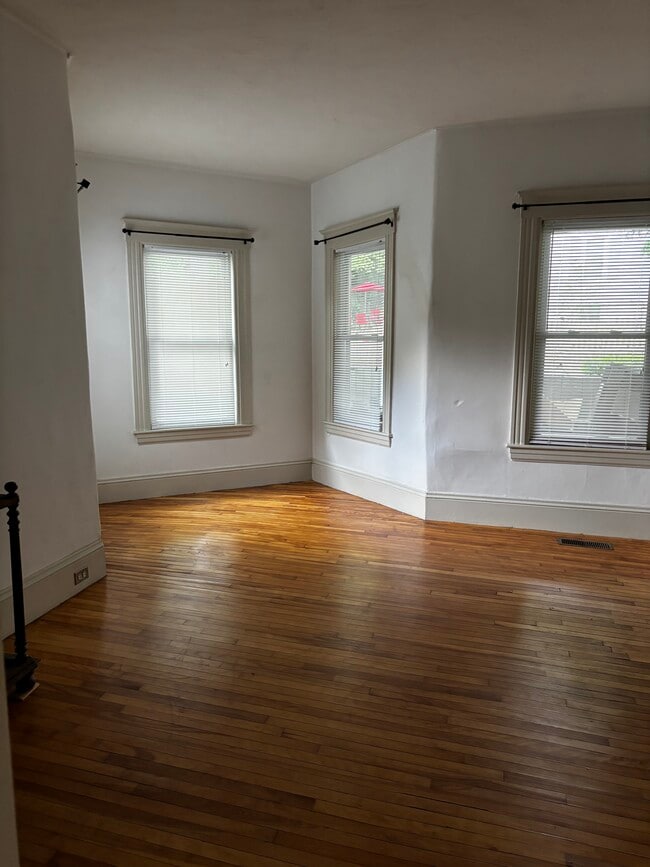 Building Photo - 46 Channing St