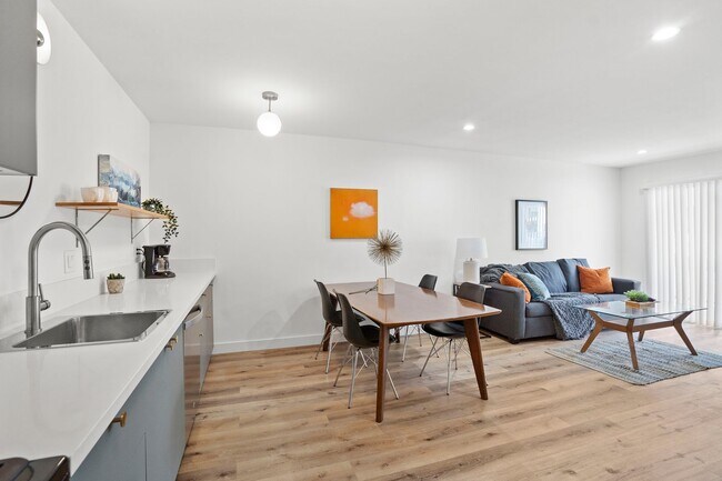 Building Photo - Individual Bungalows: All 1 bedroom/ 1 bath units all with LARGE PRIVATE YARDS.