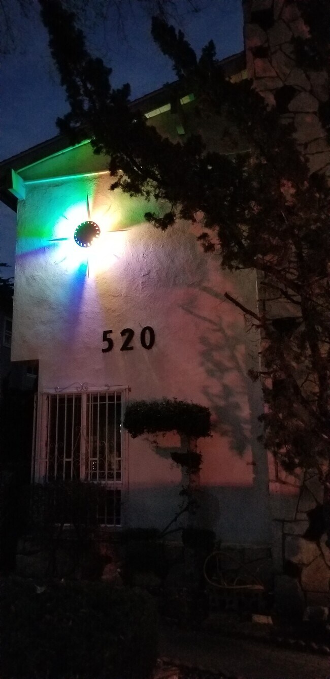 Foto del edificio - 520 Flower S St