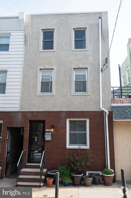 Building Photo - 703 Annin St