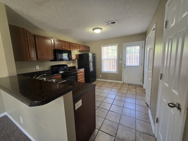 Foto del edificio - 812D OAK ARBOR CT, CLARKSVILLE, TN 37040