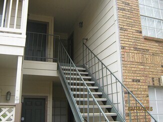 Building Photo - 2626 Holly Hall St