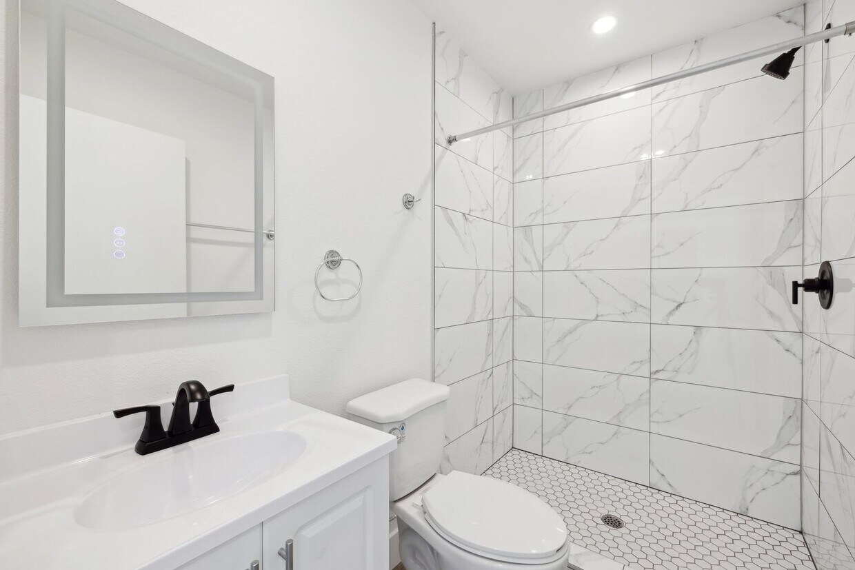 Foto del edificio - 1348 W 37th Pl