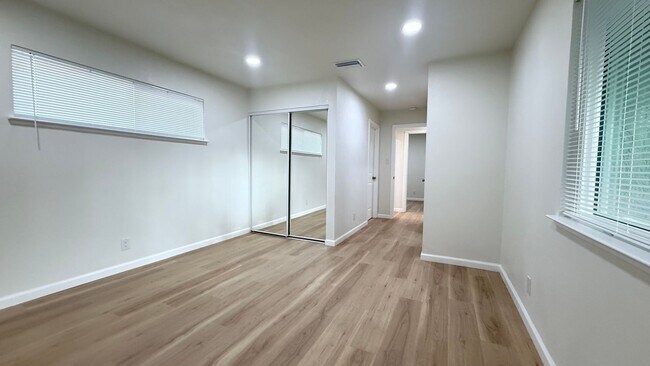 Building Photo - 2 Bedroom 1 Bath Duplex in Antioch