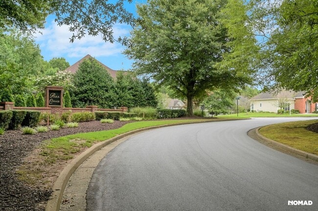 Foto del edificio - Spacious 5BR/3.5 Bath Home in Cumming in a...